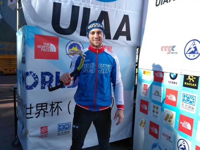 Дмитрий Гребенников шестой на Кубке Мира по ледолазанию в Китае