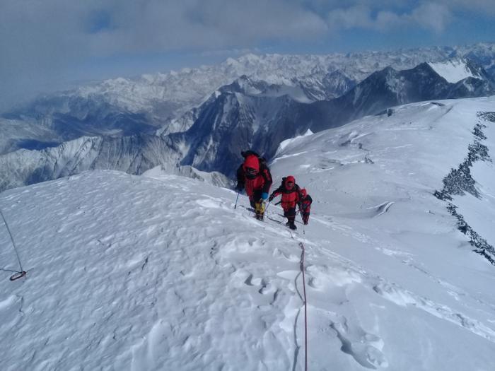 Альпинисты проекта «Зимний Снежный Барс» прошли по новому маршруту на пик Корженевской 