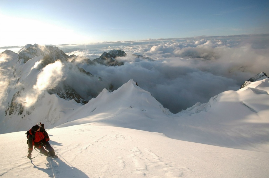 Во второй половине июля альпинисты со всей страны соберутся на Белухе