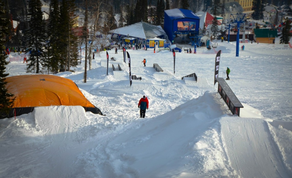 В Шерегеше после снегопадов откопан и функционирует сноу-парк сектора А