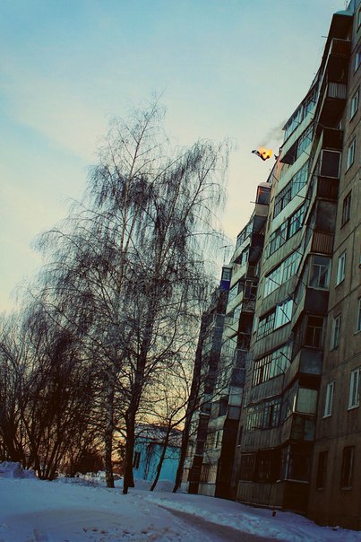 Прыжок подожженного человека с крыши наблюдали вчера в Новоалтайске