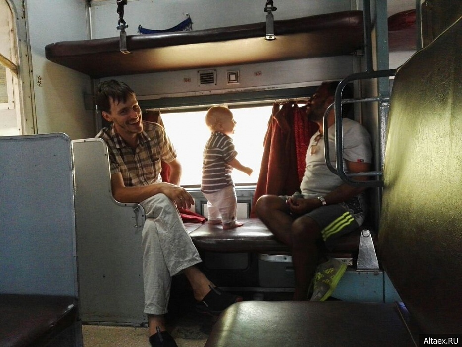 Индия: в поезде с малышом